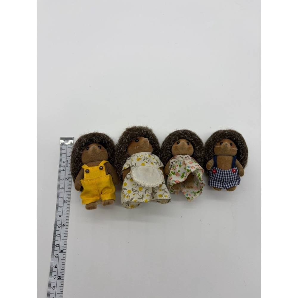 Calico Critters Sylvanian Families Pickleweeds Hedgehogs Family Set of 4 Figures - Picture 5 of 5